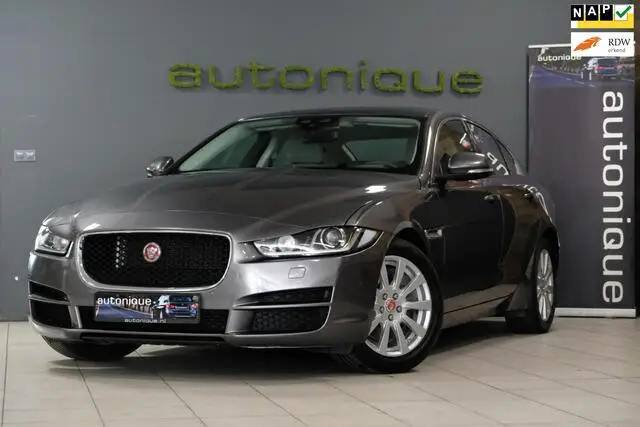 Photo 1 : Jaguar Xe 2015 Essence