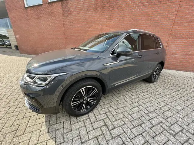 Photo 1 : Volkswagen Tiguan 2024 Essence