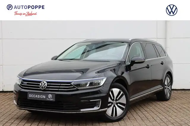 Photo 1 : Volkswagen Passat 2018 Hybrid