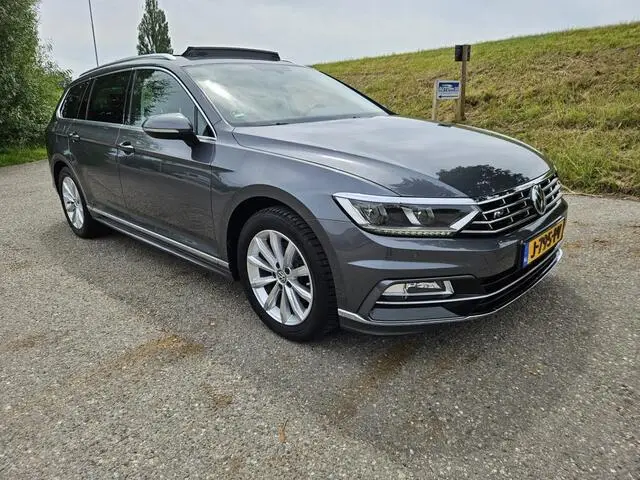 Photo 1 : Volkswagen Passat 2016 Petrol