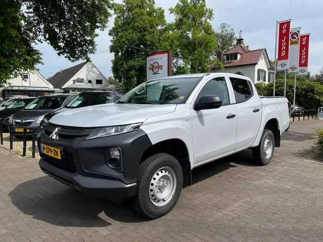 Photo 1 : Mitsubishi L200 2019 Essence