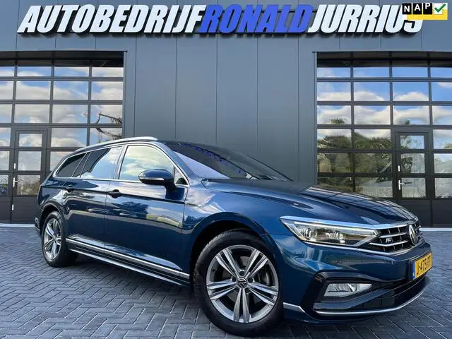 Photo 1 : Volkswagen Passat 2020 Petrol