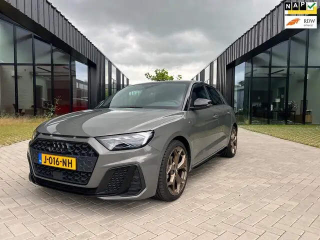 Photo 1 : Audi A1 2019 Essence