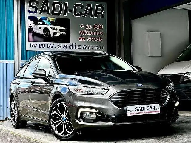 Photo 1 : Ford Mondeo 2021 Essence