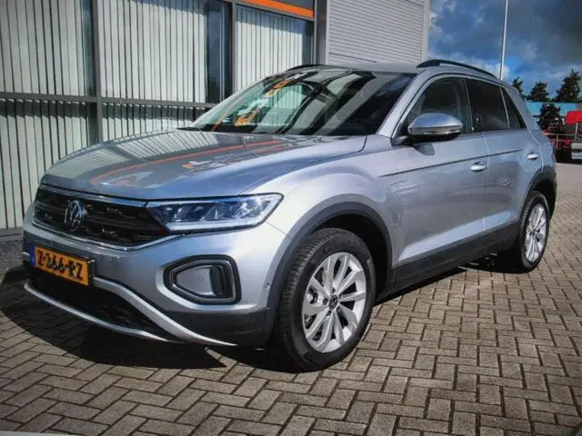 Photo 1 : Volkswagen T-roc 2023 Essence