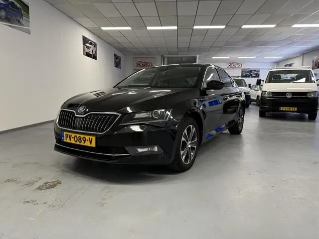 Photo 1 : Skoda Superb 2018 Essence