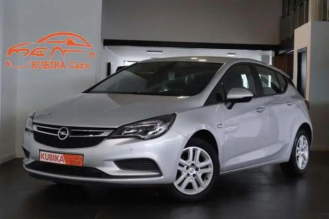 Photo 1 : Opel Astra 2019 Petrol