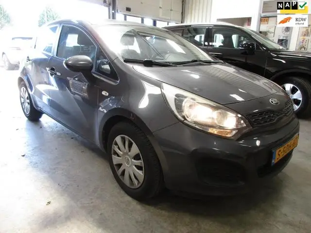 Photo 1 : Kia Rio 2015 Petrol