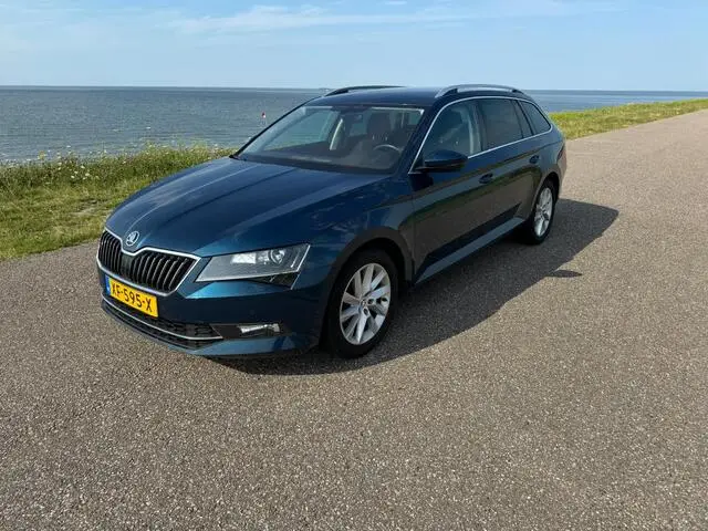 Photo 1 : Skoda Superb 2019 Petrol