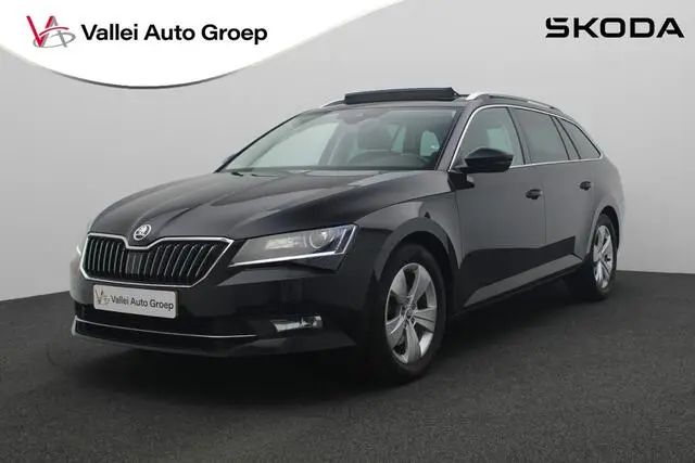 Photo 1 : Skoda Superb 2018 Petrol