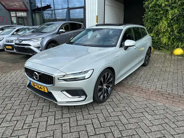 Photo 1 : Volvo V60 2019 Hybride