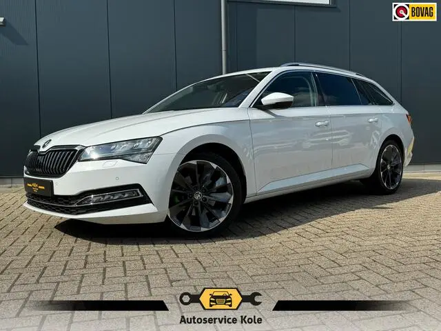 Photo 1 : Skoda Superb 2021 Petrol