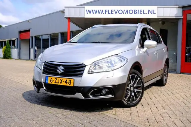 Photo 1 : Suzuki Sx4 2015 Petrol