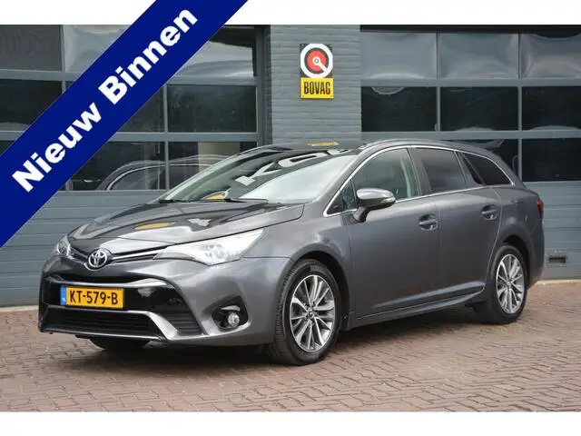 Photo 1 : Toyota Avensis 2016 Petrol