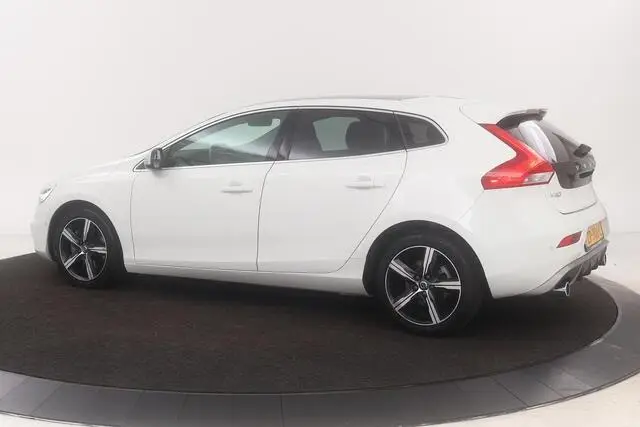 Photo 1 : Volvo V40 2019 Essence