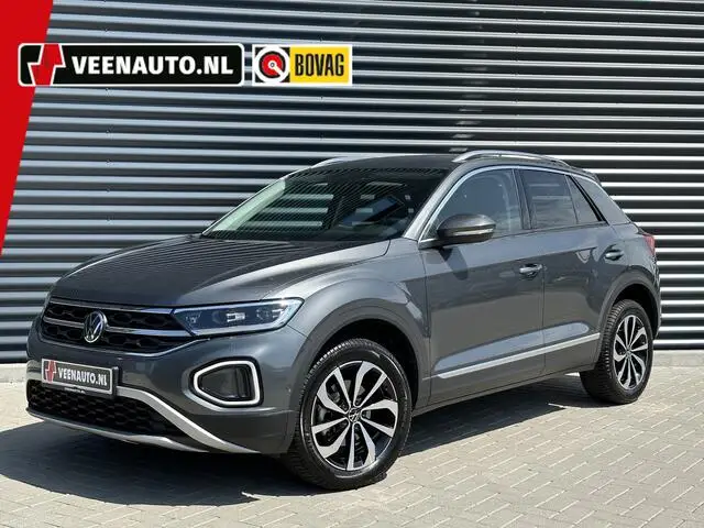 Photo 1 : Volkswagen T-roc 2022 Essence