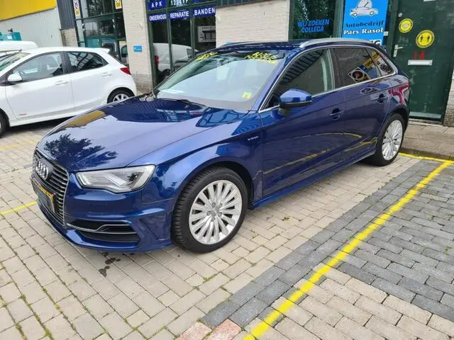 Photo 1 : Audi A3 2015 Hybride