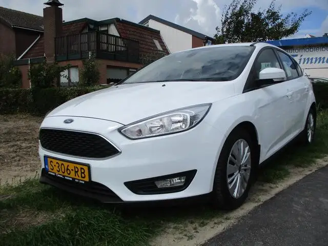 Photo 1 : Ford Focus 2016 Petrol