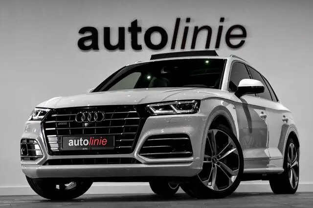 Photo 1 : Audi Q5 2020 Hybride