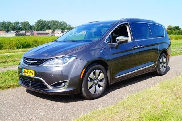 Photo 1 : Chrysler Pacifica 2018 Hybrid