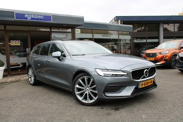 Photo 1 : Volvo V60 2020 Essence