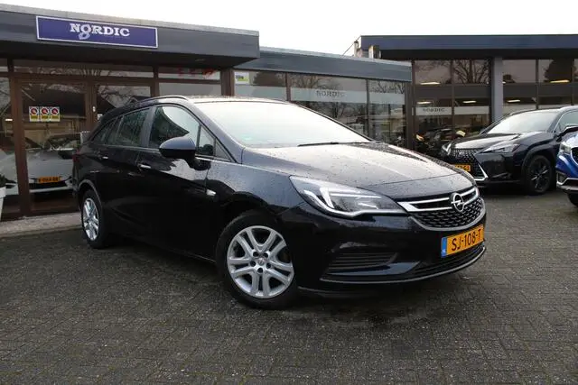 Photo 1 : Opel Astra 2018 Essence