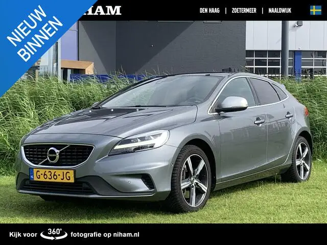 Photo 1 : Volvo V40 2019 Essence