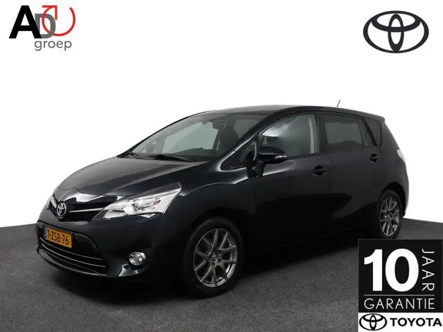 Photo 1 : Toyota Verso 2015 Petrol