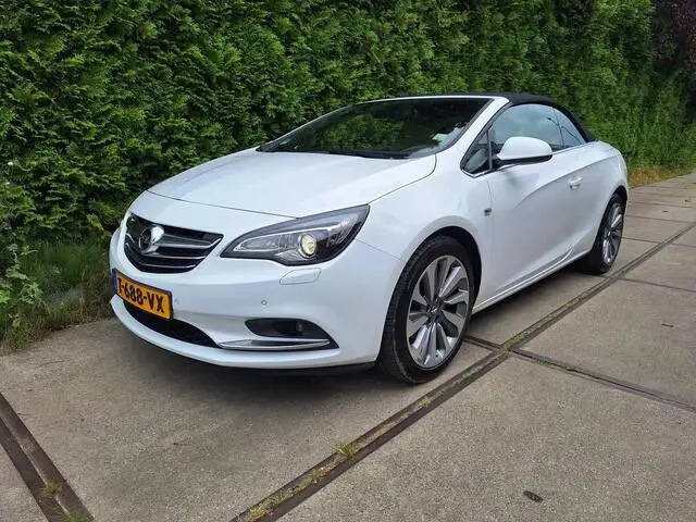 Photo 1 : Opel Cascada 2018 Essence