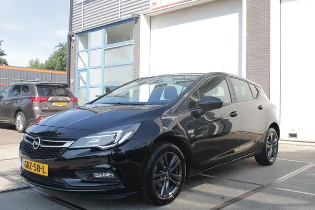 Photo 1 : Opel Astra 2019 Essence