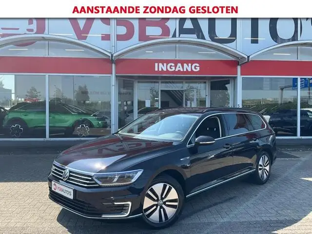 Photo 1 : Volkswagen Passat 2018 Hybrid