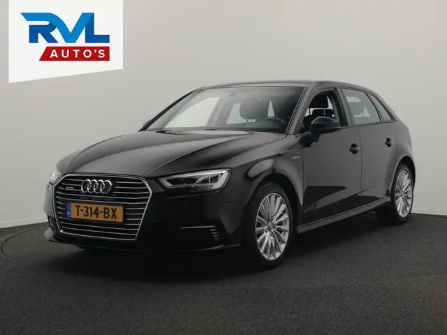 Photo 1 : Audi A3 2018 Hybride