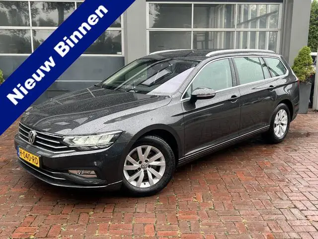 Photo 1 : Volkswagen Passat 2020 Essence