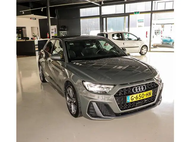 Photo 1 : Audi A1 2019 Essence