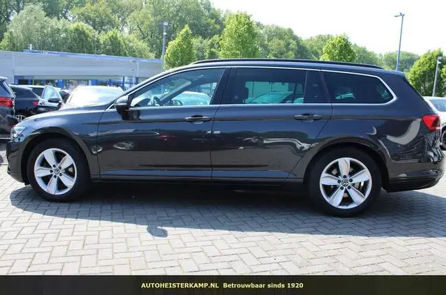 Photo 1 : Volkswagen Passat 2023 Diesel