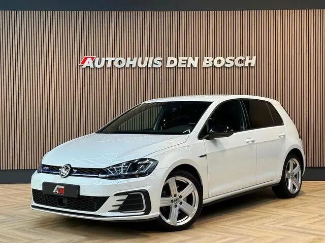 Photo 1 : Volkswagen Golf 2017 Hybride