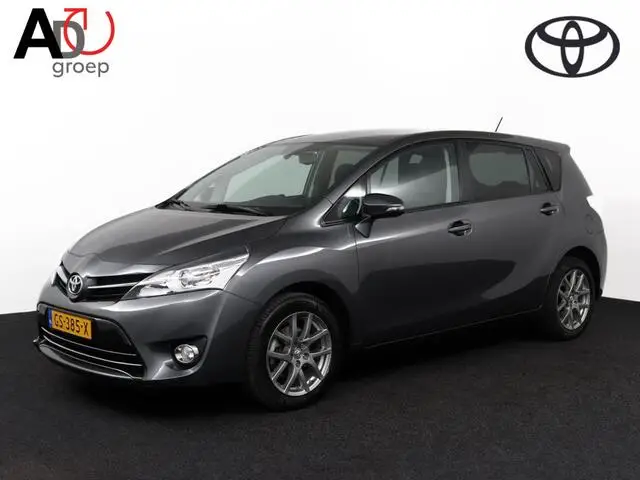 Photo 1 : Toyota Verso 2015 Petrol