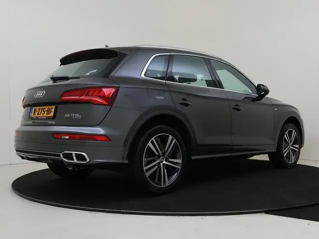 Photo 1 : Audi Q5 2020 Hybrid