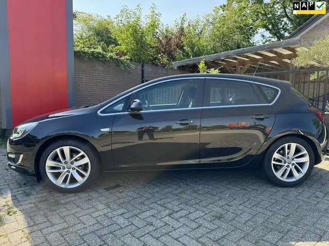 Photo 1 : Opel Astra 2015 Essence