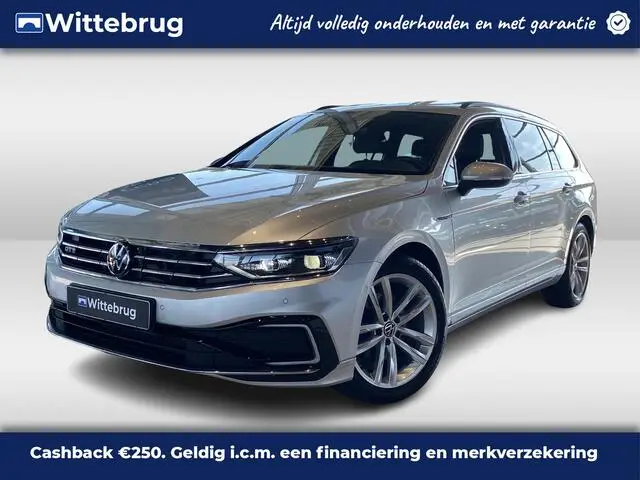 Photo 1 : Volkswagen Passat 2021 Hybride