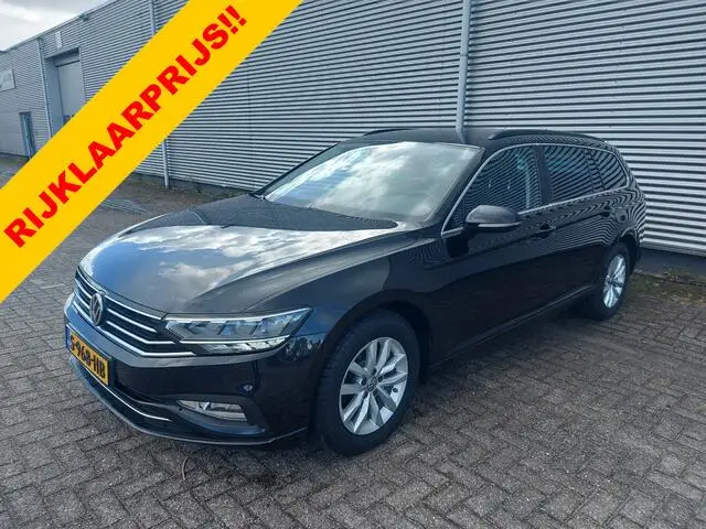 Photo 1 : Volkswagen Passat 2020 Petrol