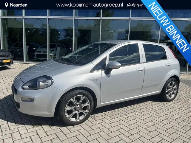 Photo 1 : Fiat Punto 2018 Petrol