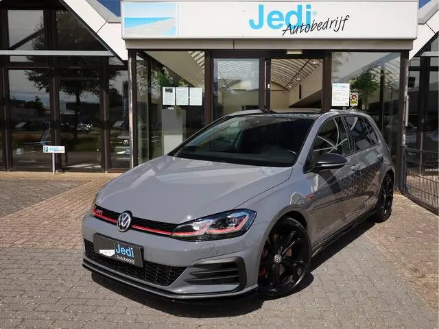 Photo 1 : Volkswagen Golf 2019 Petrol