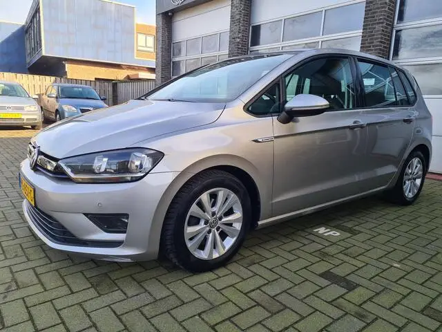 Photo 1 : Volkswagen Golf 2017 Petrol