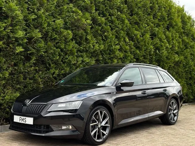 Photo 1 : Skoda Superb 2018 Petrol