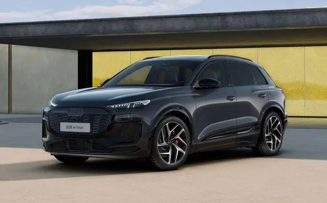 Photo 1 : Audi E-tron 2024 Electric