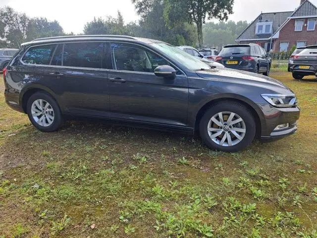 Photo 1 : Volkswagen Passat 2018 Diesel