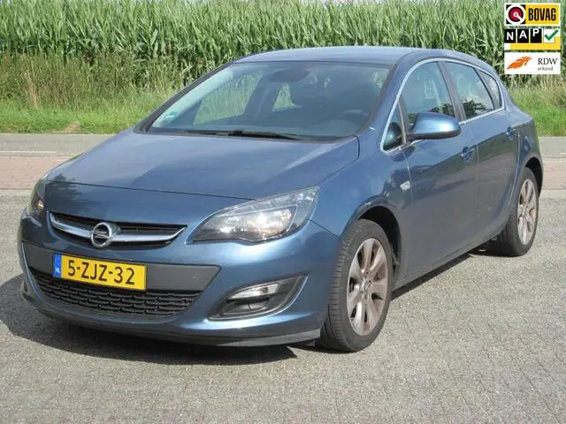 Photo 1 : Opel Astra 2015 Petrol