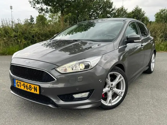 Photo 1 : Ford Focus 2015 Petrol