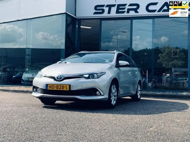 Photo 1 : Toyota Auris 2015 Hybride